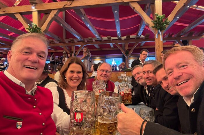 Politische Nachbarschaftspflege auf der Wiesn